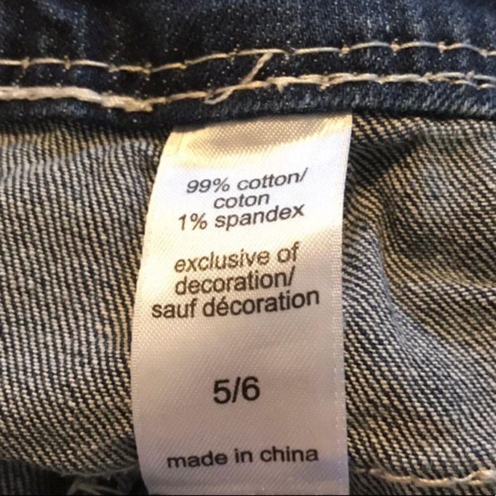 Maurices Distressed Size 5/6 Jeans - Picture 5 of 6